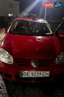 Хэтчбек Volkswagen Golf 2005 в Первомайске