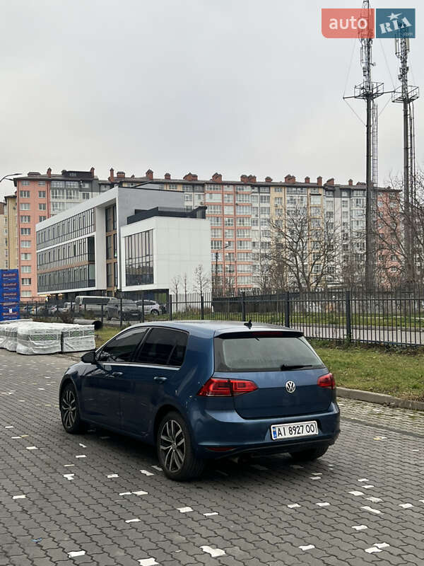 Хетчбек Volkswagen Golf 2015 в Івано-Франківську