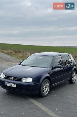Хэтчбек Volkswagen Golf 2001 в Мостиске