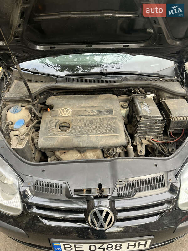 Хэтчбек Volkswagen Golf 2004 в Николаеве