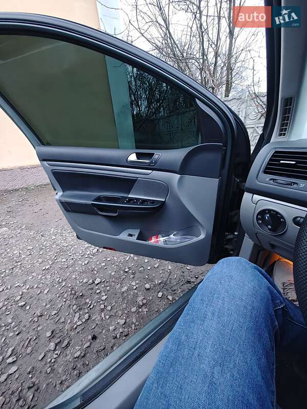 Хэтчбек Volkswagen Golf 2004 в Кривом Роге