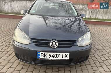Хэтчбек Volkswagen Golf 2004 в Дубно