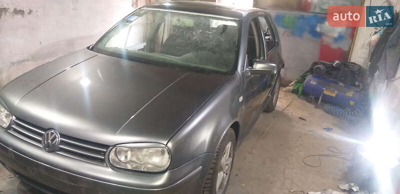 Хетчбек Volkswagen Golf 2003 в Немішаєве