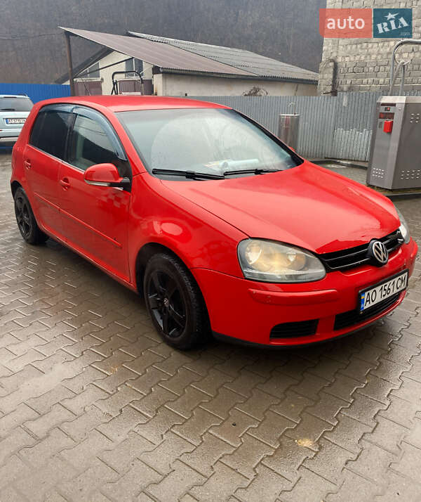 Хэтчбек Volkswagen Golf 2005 в Рахове