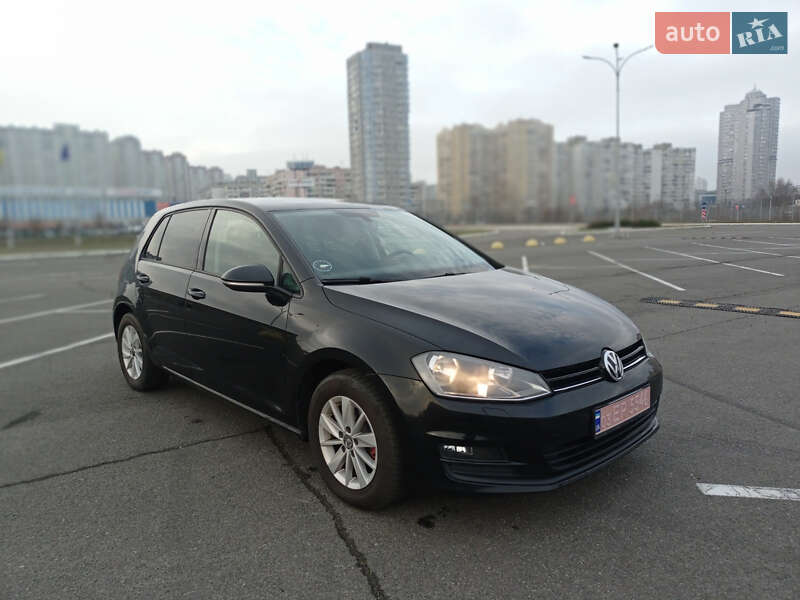 Хэтчбек Volkswagen Golf 2014 в Киеве