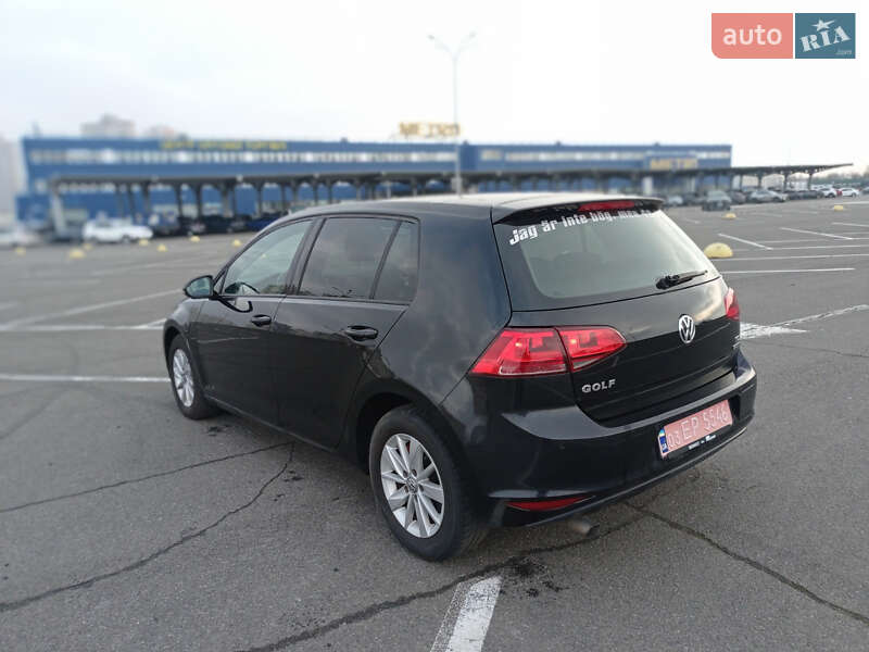Хэтчбек Volkswagen Golf 2014 в Киеве