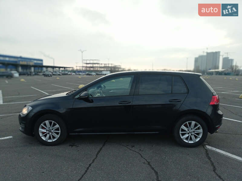 Хэтчбек Volkswagen Golf 2014 в Киеве