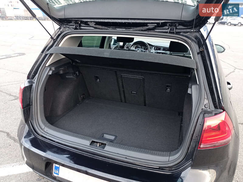 Хэтчбек Volkswagen Golf 2014 в Киеве