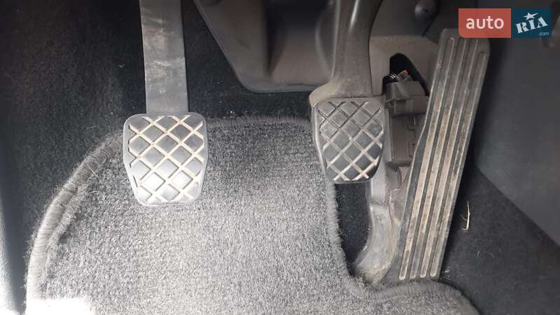 Хэтчбек Volkswagen Golf 2008 в Сокале