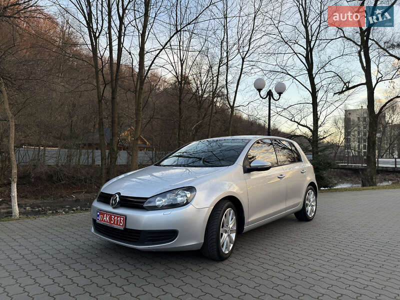 Хетчбек Volkswagen Golf 2010 в Сваляві