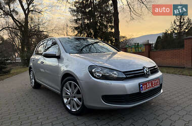 Хэтчбек Volkswagen Golf 2010 в Сваляве