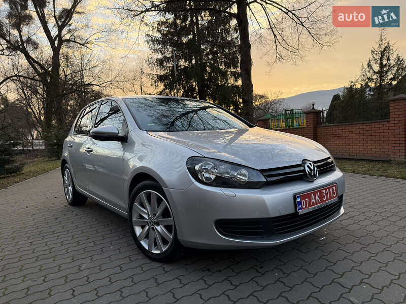 Хетчбек Volkswagen Golf 2010 в Сваляві