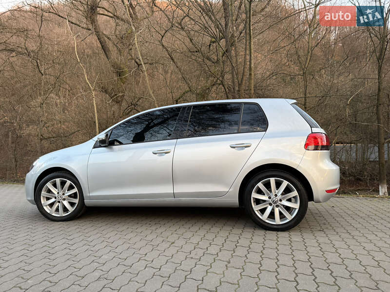 Хетчбек Volkswagen Golf 2010 в Сваляві