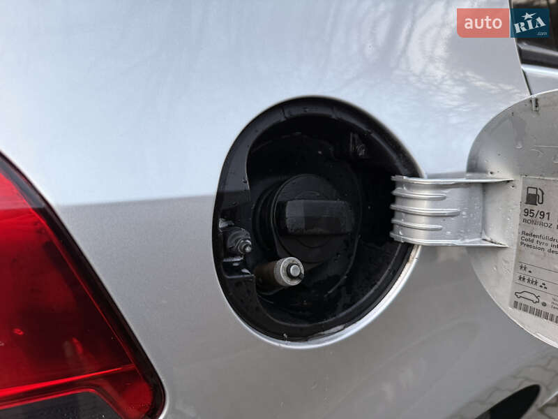 Хетчбек Volkswagen Golf 2010 в Сваляві