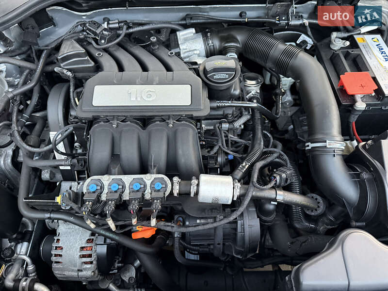 Хетчбек Volkswagen Golf 2010 в Сваляві