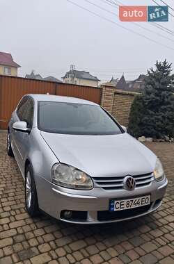 Хэтчбек Volkswagen Golf 2005 в Черновцах