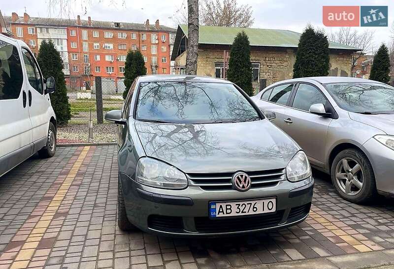 Хетчбек Volkswagen Golf 2004 в Могилів-Подільському