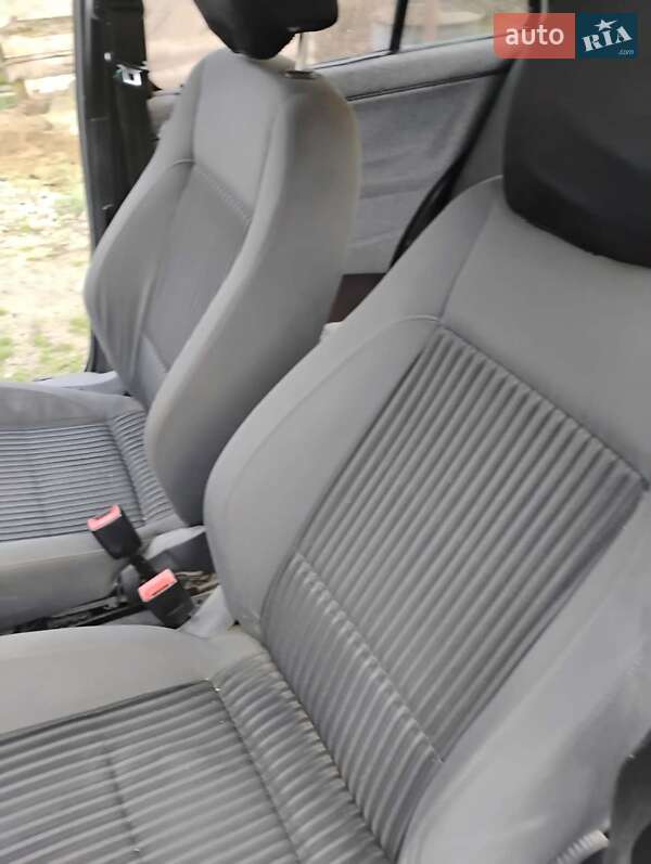 Хетчбек Volkswagen Golf 1987 в Вилку