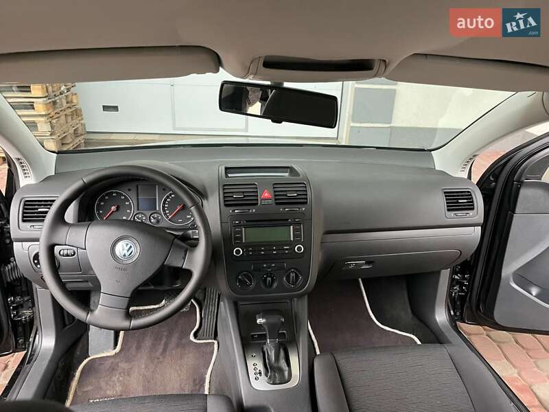 Хетчбек Volkswagen Golf 2006 в Рівному