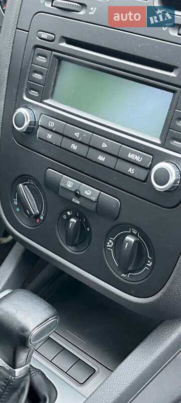 Хетчбек Volkswagen Golf 2006 в Рівному