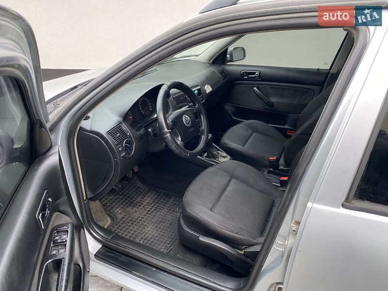 Універсал Volkswagen Golf 2000 в Рівному