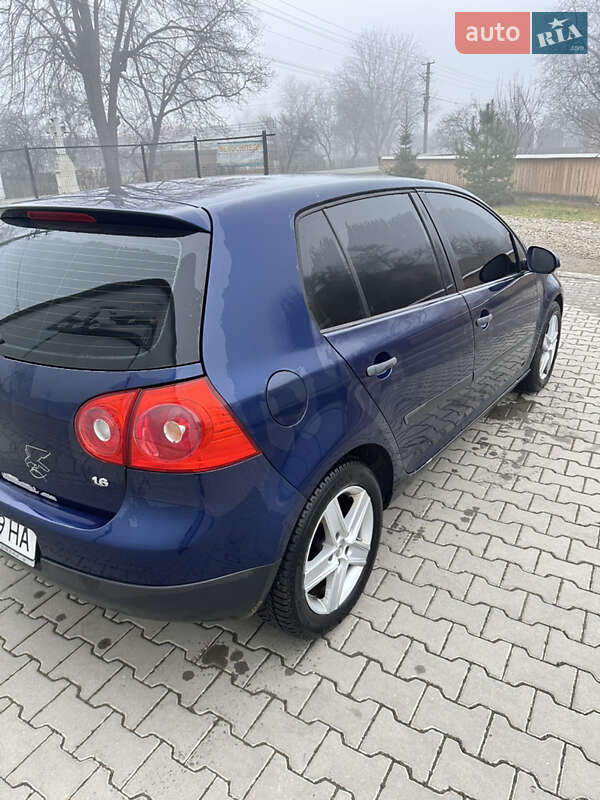 Хэтчбек Volkswagen Golf 2005 в Косове