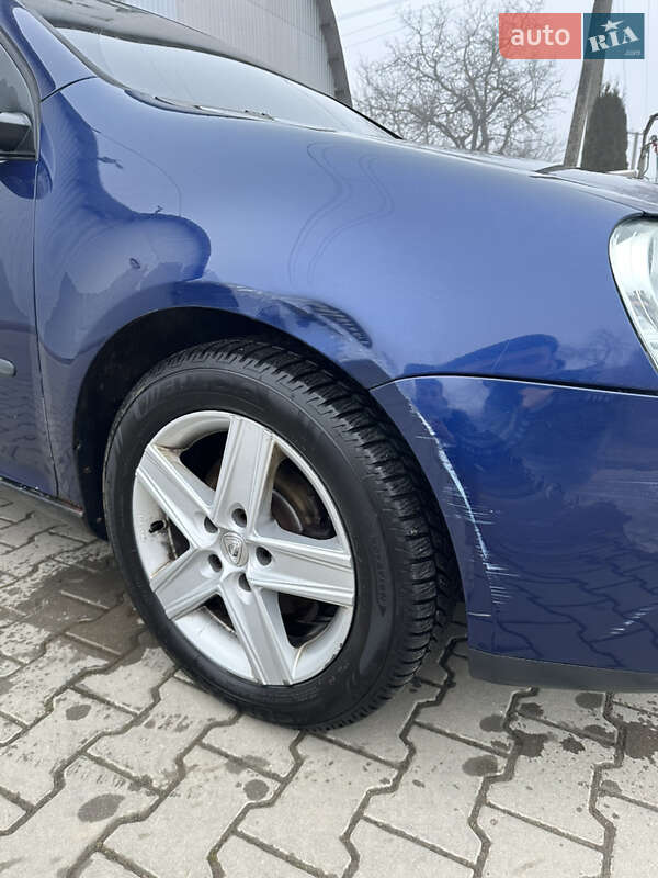 Хэтчбек Volkswagen Golf 2005 в Косове