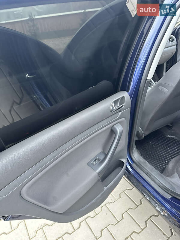 Хэтчбек Volkswagen Golf 2005 в Косове