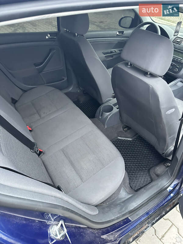 Хэтчбек Volkswagen Golf 2005 в Косове