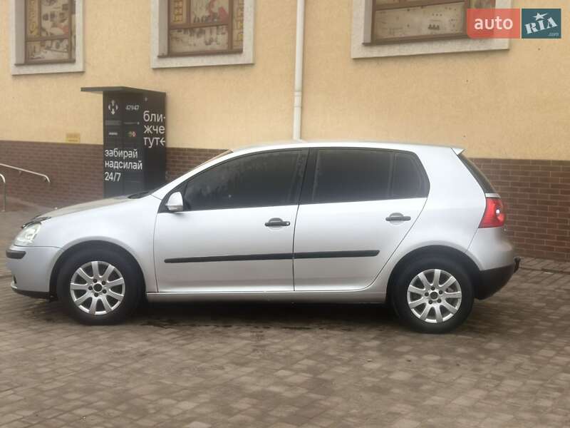 Хетчбек Volkswagen Golf 2004 в Крижополі