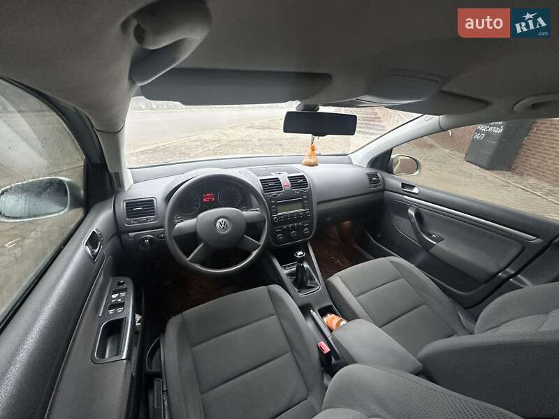 Хетчбек Volkswagen Golf 2004 в Крижополі