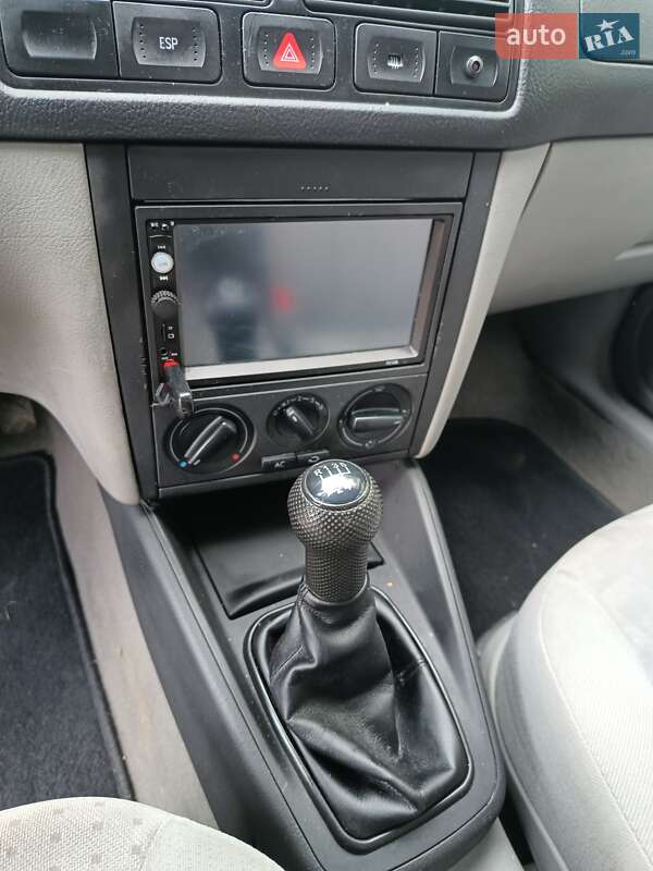 Универсал Volkswagen Golf 2000 в Млинове