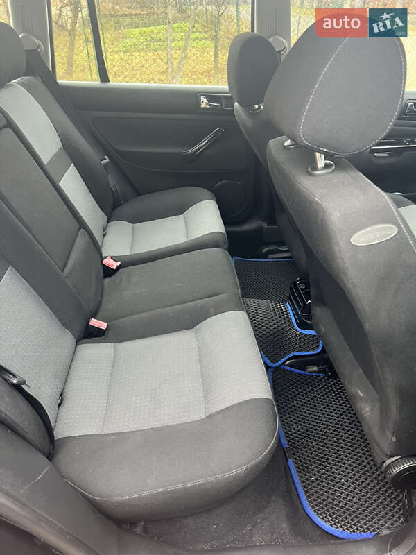 Універсал Volkswagen Golf 2004 в Надвірній