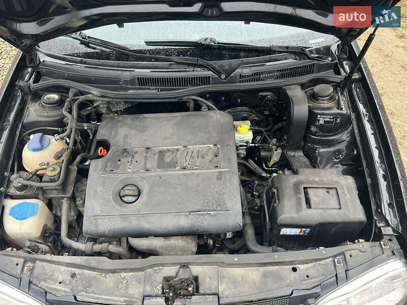 Універсал Volkswagen Golf 2004 в Надвірній