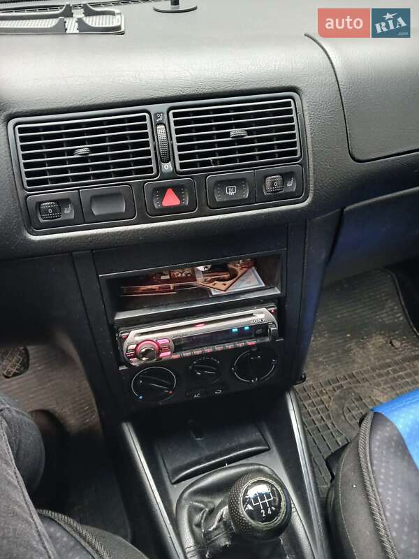 Хетчбек Volkswagen Golf 2003 в Хусті