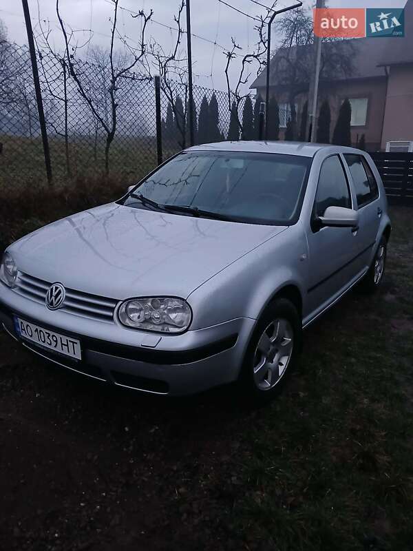 Хетчбек Volkswagen Golf 2003 в Хусті