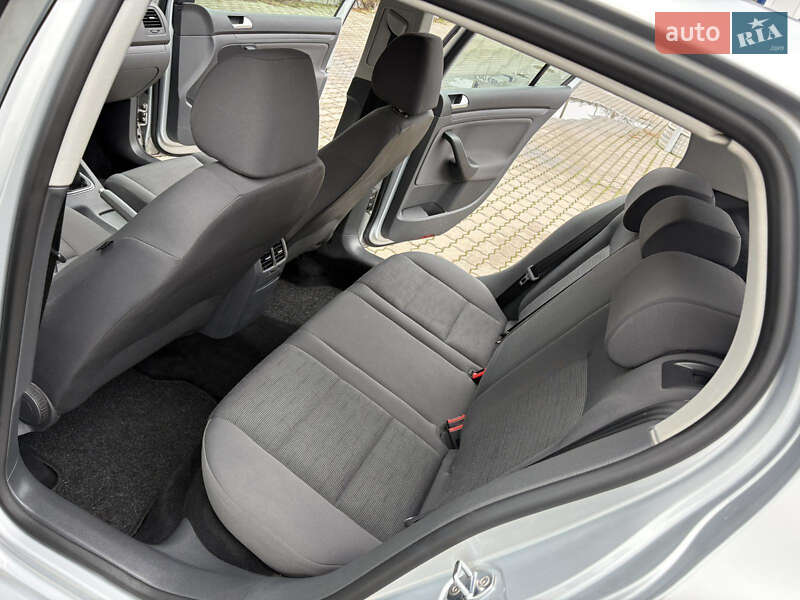 Хетчбек Volkswagen Golf 2006 в Чернівцях фото 6 Хетчбек Volkswagen Golf 2006 в Чернівцях