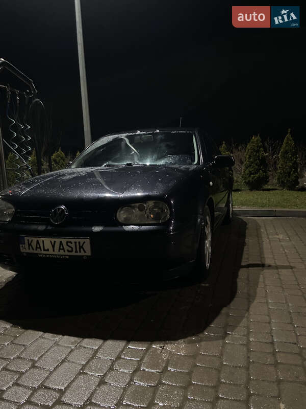 Хэтчбек Volkswagen Golf 2003 в Городке