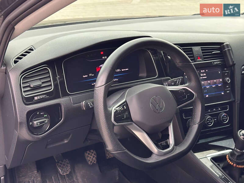 Універсал Volkswagen Golf 2017 в Одесі