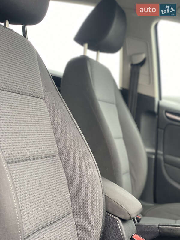 Хетчбек Volkswagen Golf 2009 в Старокостянтинові