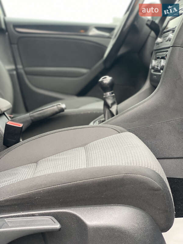 Хетчбек Volkswagen Golf 2009 в Старокостянтинові