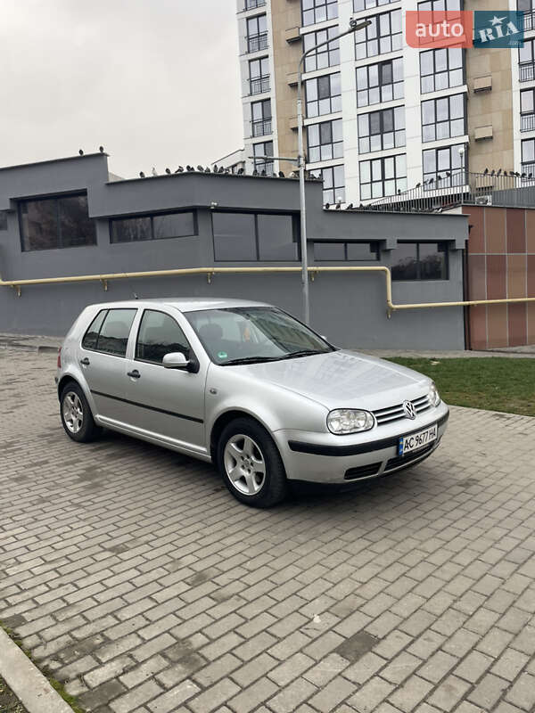 Volkswagen Golf 2003