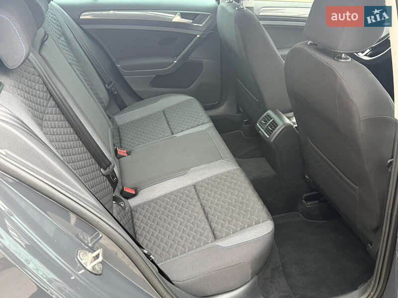 Універсал Volkswagen Golf 2018 в Стрию