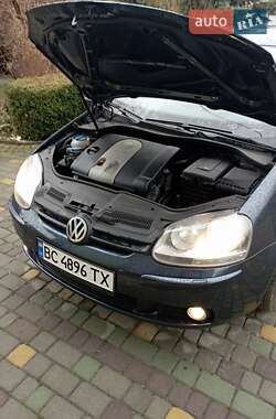 Хетчбек Volkswagen Golf 2004 в Івано-Франково