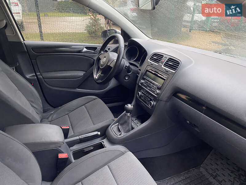 Хэтчбек Volkswagen Golf 2008 в Киеве