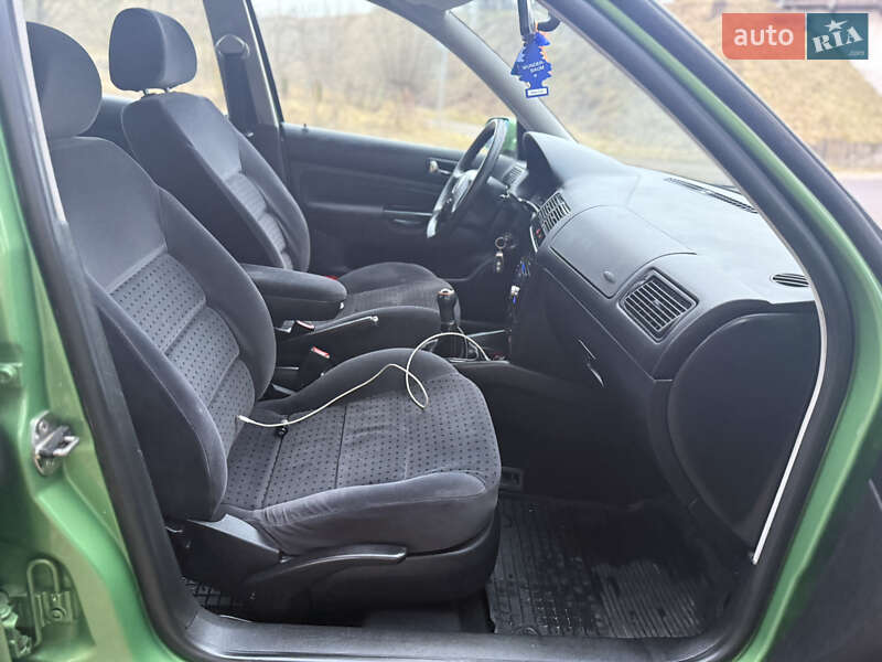 Хетчбек Volkswagen Golf 2000 в Турці