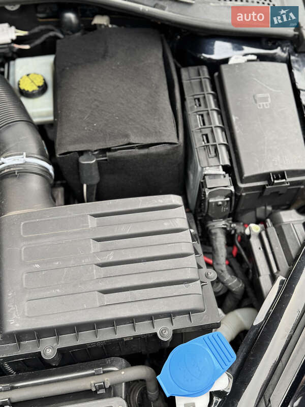 Хетчбек Volkswagen Golf 2016 в Києві