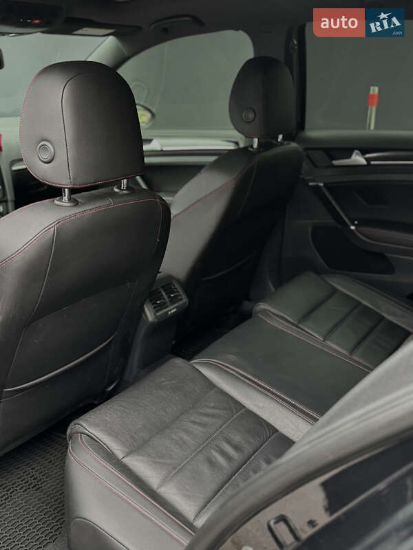 Хетчбек Volkswagen Golf 2016 в Києві