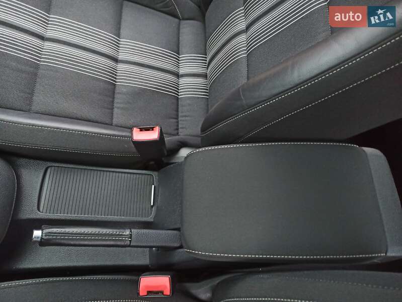 Універсал Volkswagen Golf 2012 в Запоріжжі