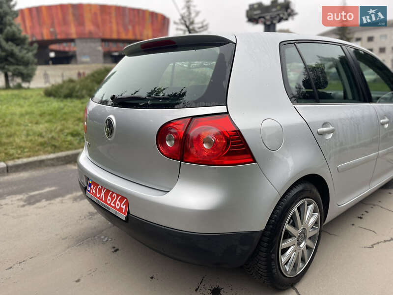 Хетчбек Volkswagen Golf 2006 в Шепетівці